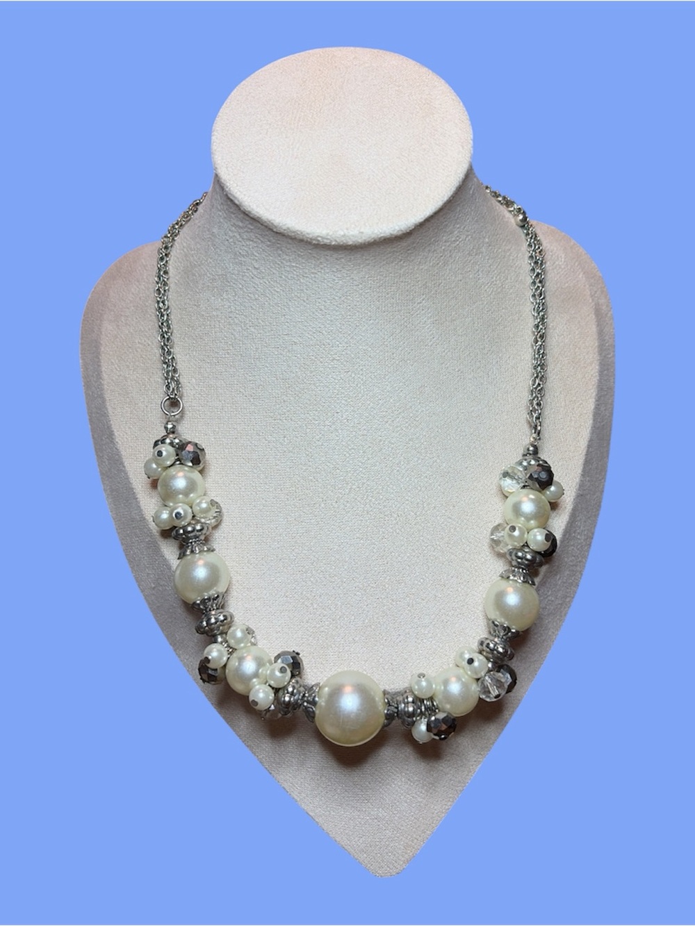 195 Faux Pearl Cluster Statement Necklace